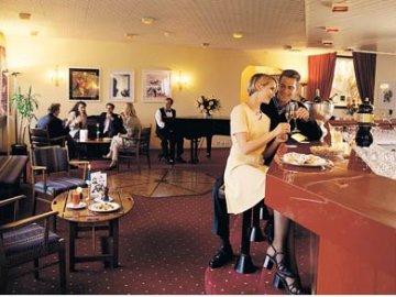 采尔马特 Le Petit Cervin酒店 外观 照片 The lounge at the airport